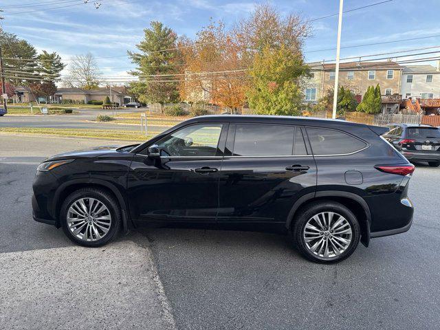 used 2021 Toyota Highlander car, priced at $34,499