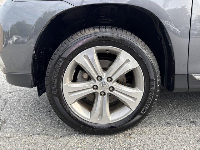 used 2013 Toyota Highlander car, priced at $17,499