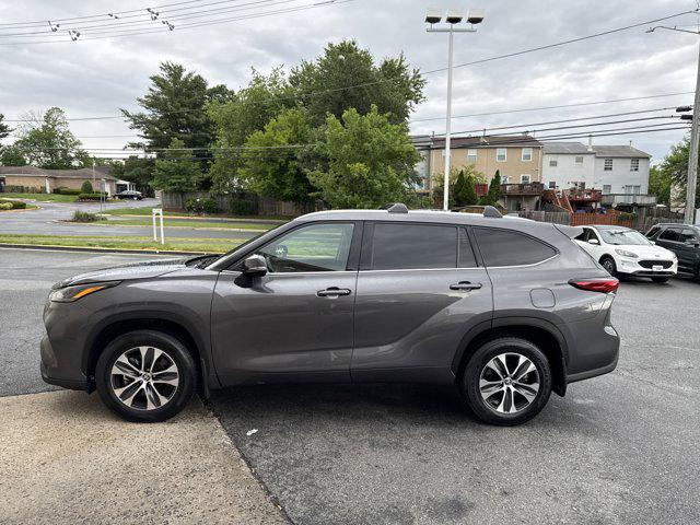 used 2022 Toyota Highlander car, priced at $37,999
