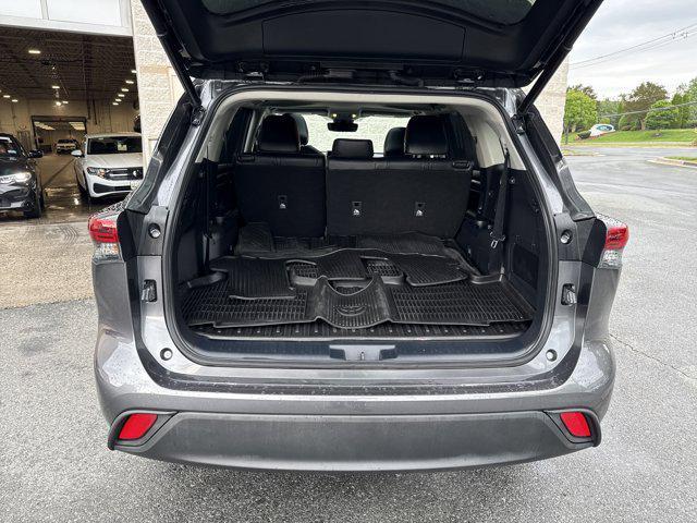 used 2022 Toyota Highlander car, priced at $37,999