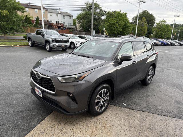 used 2022 Toyota Highlander car, priced at $37,999