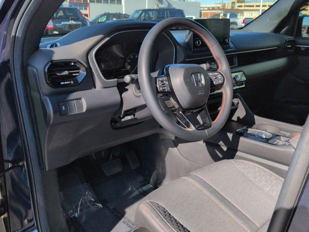 used 2025 Honda Pilot car, priced at $38,799