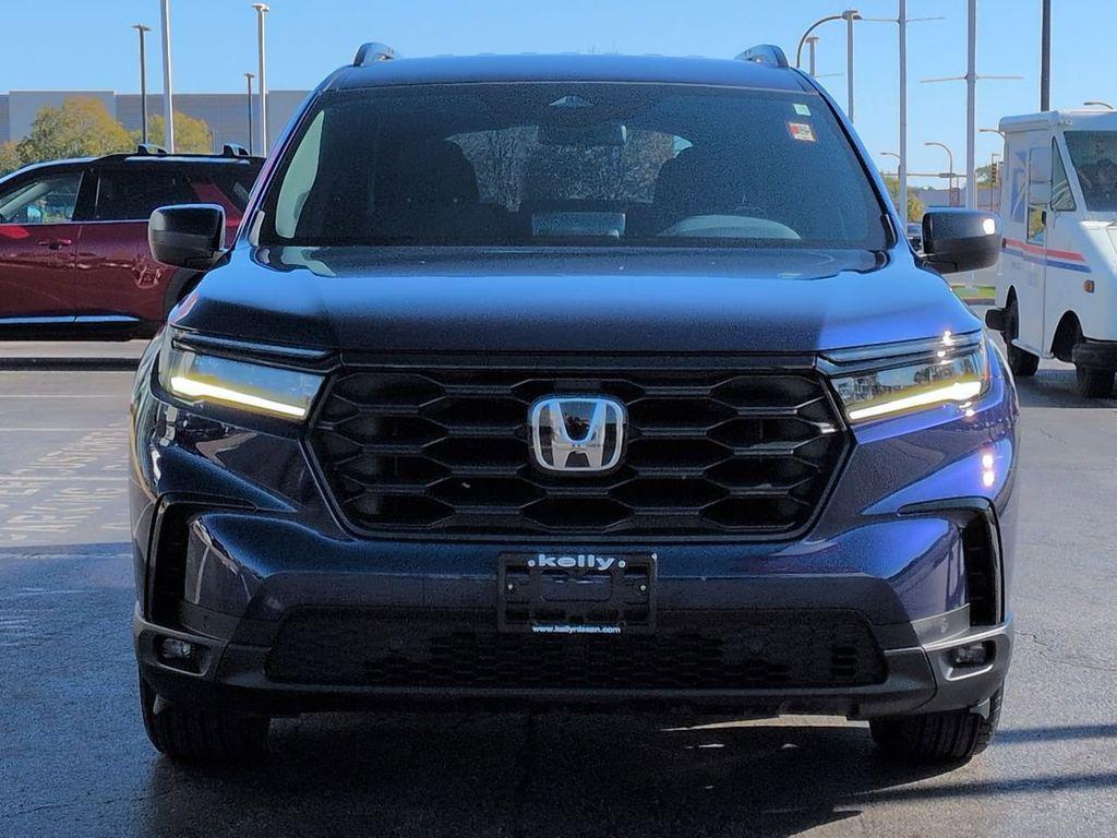 used 2025 Honda Pilot car, priced at $38,799