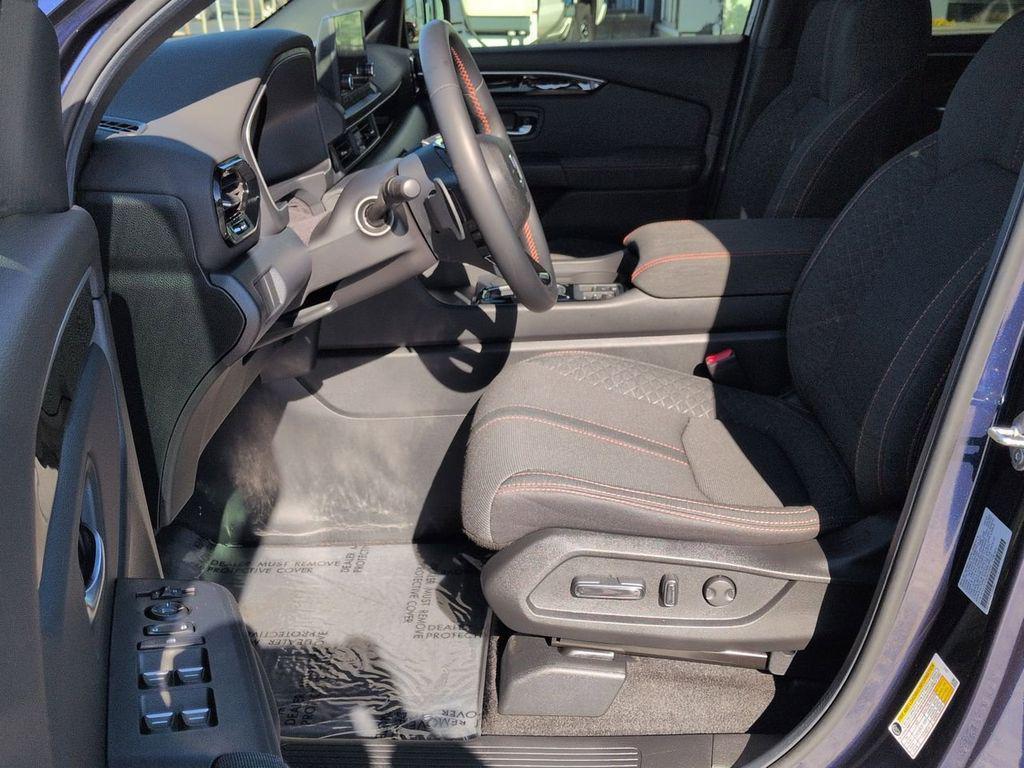 used 2025 Honda Pilot car, priced at $38,799