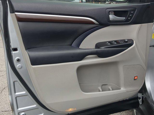 used 2016 Toyota Highlander car, priced at $24,998