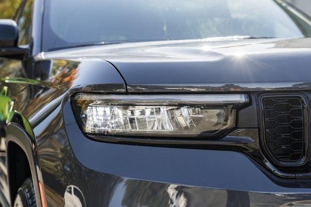 new 2025 Jeep Grand Cherokee car, priced at $38,995