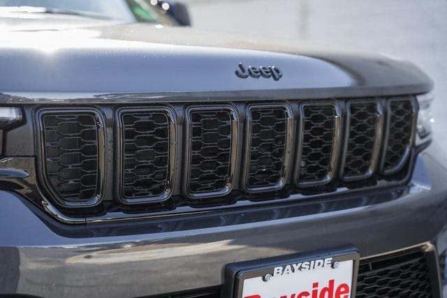 new 2025 Jeep Grand Cherokee car, priced at $38,995