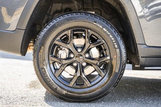 new 2025 Jeep Grand Cherokee car, priced at $38,995