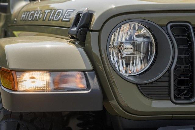 new 2025 Jeep Gladiator car, priced at $42,995