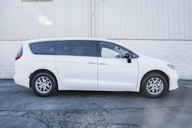 new 2024 Chrysler Pacifica car, priced at $37,250