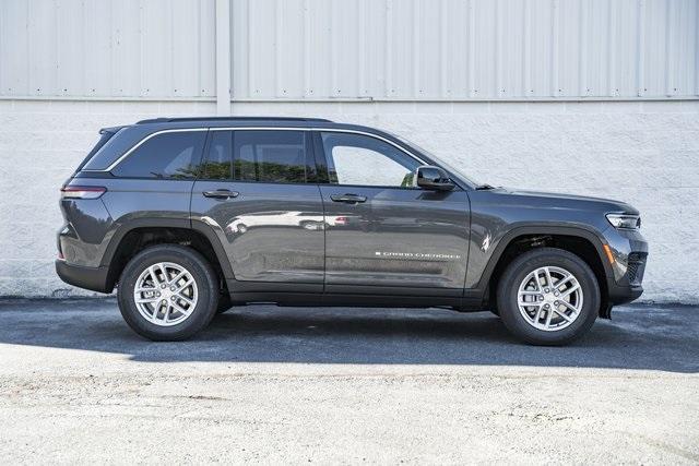 new 2025 Jeep Grand Cherokee car, priced at $38,995