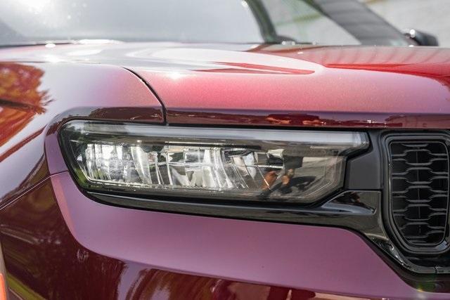 new 2025 Jeep Grand Cherokee car, priced at $39,995
