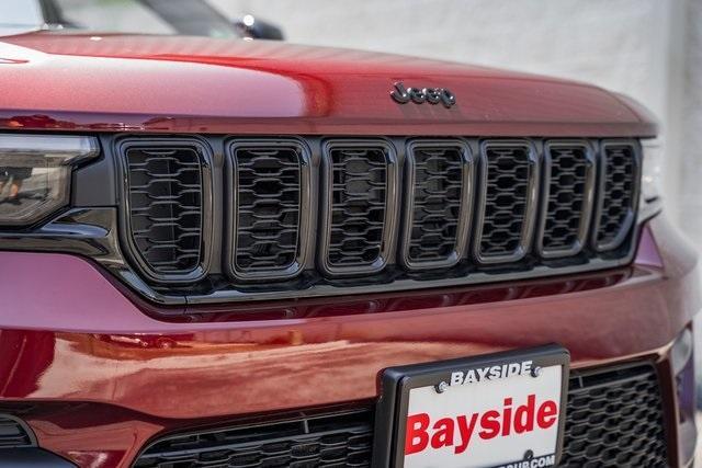 new 2025 Jeep Grand Cherokee car, priced at $39,995
