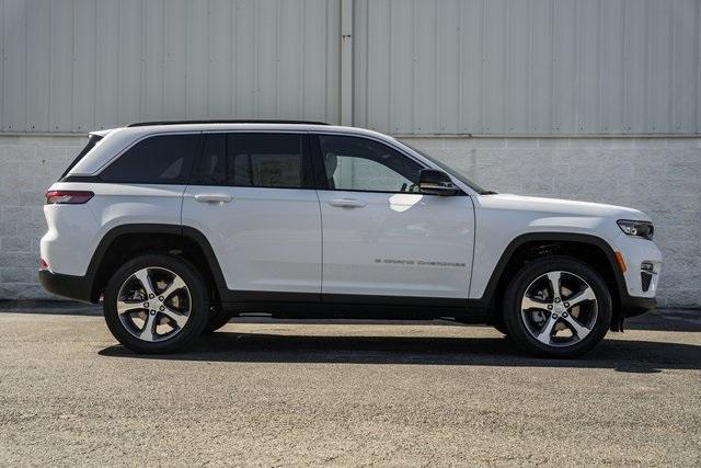 new 2025 Jeep Grand Cherokee car, priced at $48,000