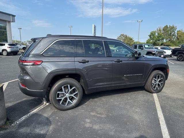 new 2025 Jeep Grand Cherokee car, priced at $44,650