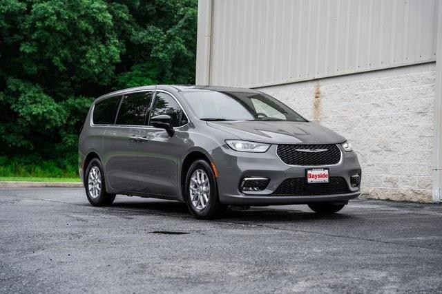 new 2025 Chrysler Pacifica car, priced at $41,495