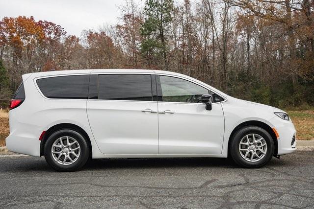 new 2026 Chrysler Pacifica car, priced at $39,500