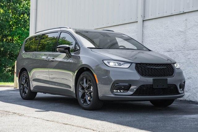 new 2024 Chrysler Pacifica car, priced at $38,495