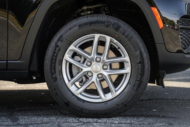 new 2025 Jeep Grand Cherokee car, priced at $39,995