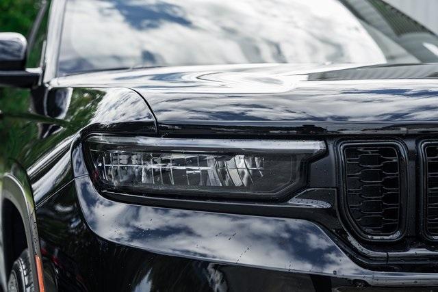new 2025 Jeep Grand Cherokee car, priced at $40,000