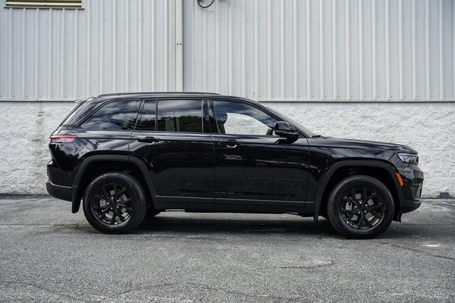 new 2025 Jeep Grand Cherokee car, priced at $40,000