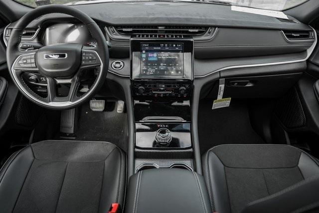 new 2025 Jeep Grand Cherokee car, priced at $40,000