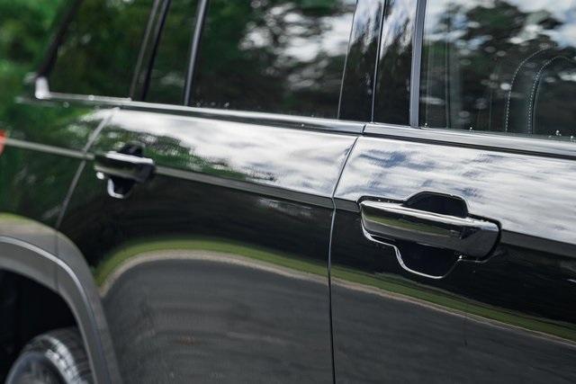 new 2025 Jeep Grand Cherokee car, priced at $40,000