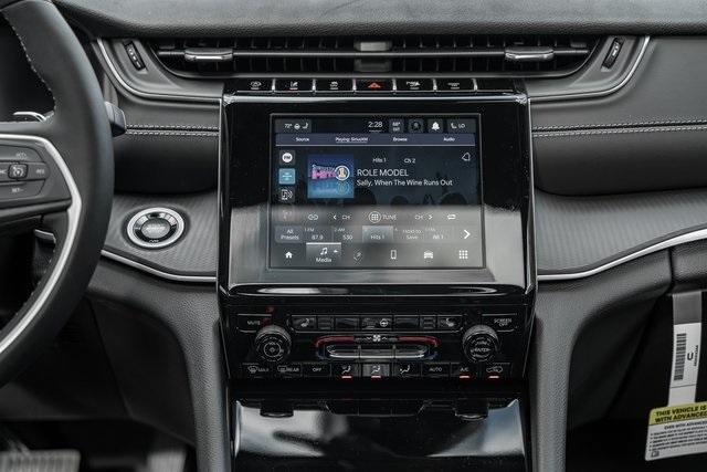 new 2025 Jeep Grand Cherokee car, priced at $40,000