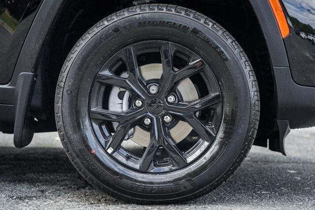 new 2025 Jeep Grand Cherokee car, priced at $40,000