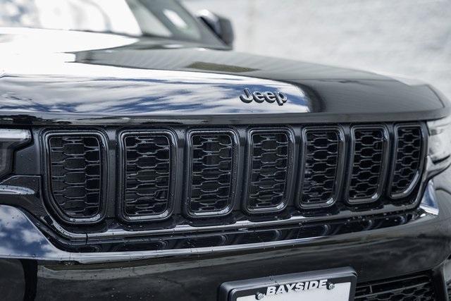 new 2025 Jeep Grand Cherokee car, priced at $40,000