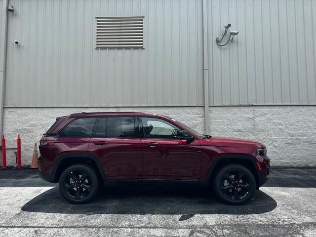 new 2025 Jeep Grand Cherokee car, priced at $45,995