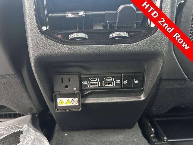 new 2025 Jeep Grand Cherokee car, priced at $45,995