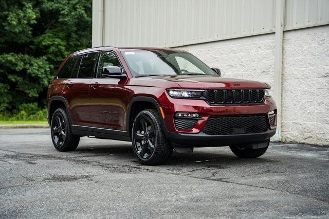 new 2025 Jeep Grand Cherokee car, priced at $45,995