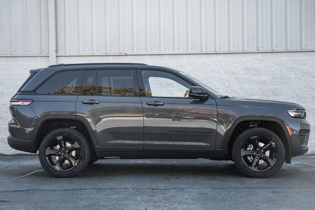 new 2025 Jeep Grand Cherokee car, priced at $39,250