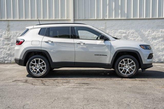 new 2024 Jeep Compass car, priced at $26,000