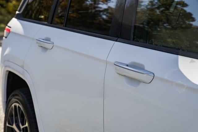 new 2025 Jeep Grand Cherokee car, priced at $57,995
