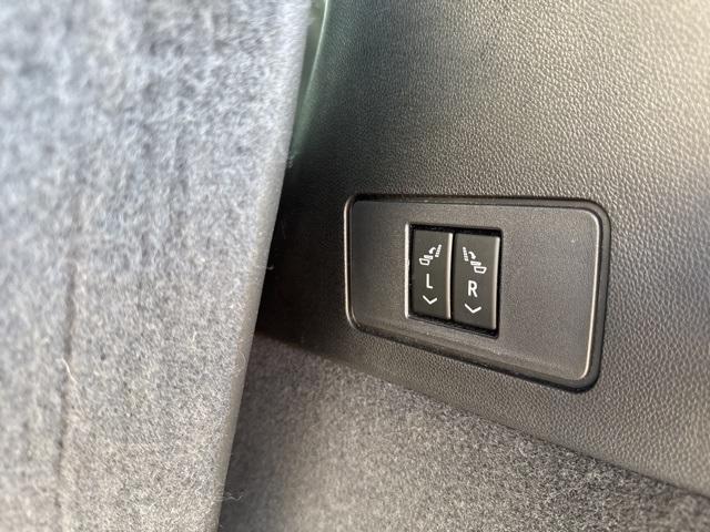 used 2022 Cadillac XT6 car, priced at $26,500