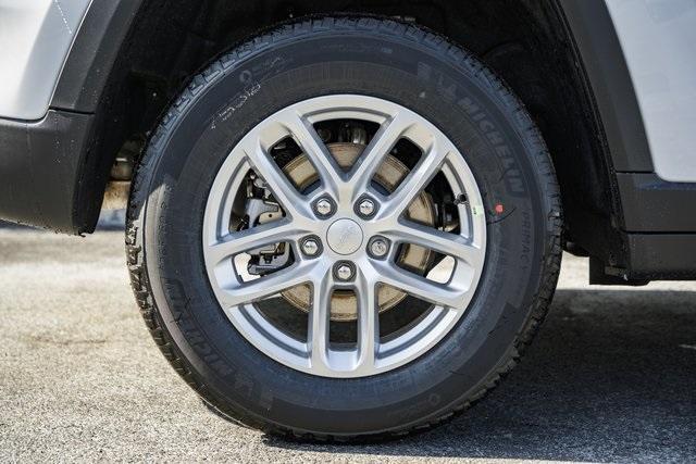 new 2025 Jeep Grand Cherokee car, priced at $36,500