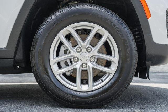 new 2025 Jeep Grand Cherokee car, priced at $37,500