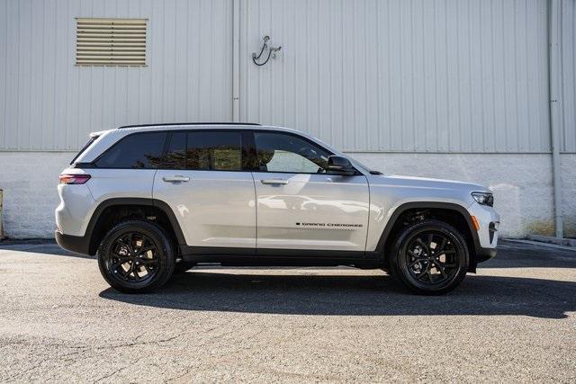 new 2025 Jeep Grand Cherokee car, priced at $40,000
