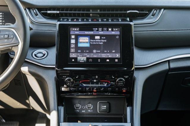 new 2025 Jeep Grand Cherokee car, priced at $40,000