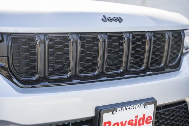 new 2025 Jeep Grand Cherokee car, priced at $40,000