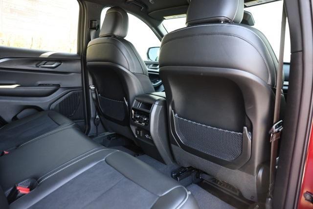 new 2025 Jeep Grand Cherokee car, priced at $38,995
