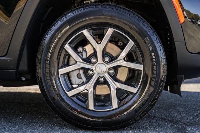 new 2025 Jeep Grand Cherokee car, priced at $38,995