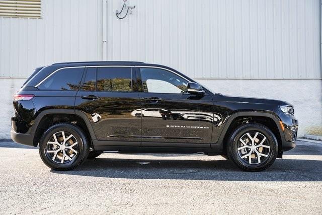 new 2025 Jeep Grand Cherokee car, priced at $38,995
