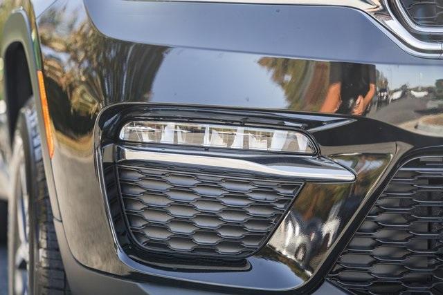 new 2025 Jeep Grand Cherokee car, priced at $38,995