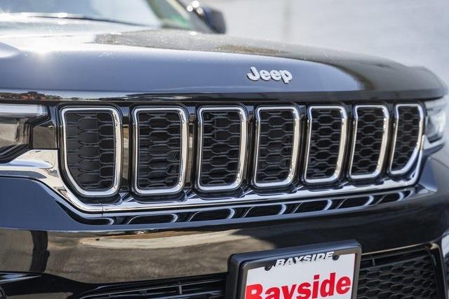 new 2025 Jeep Grand Cherokee car, priced at $38,995
