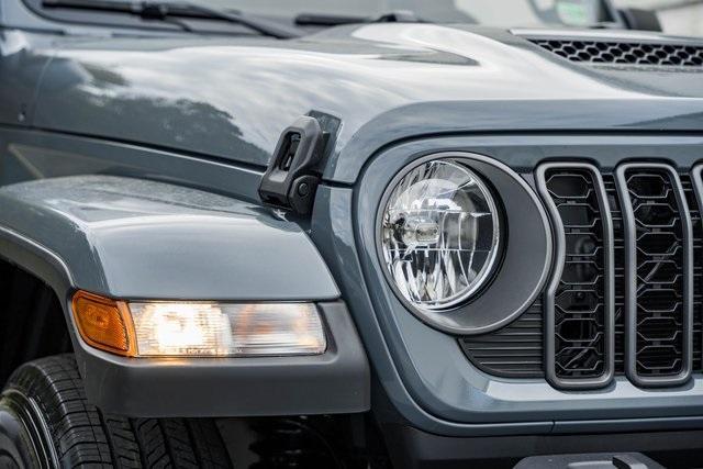 new 2025 Jeep Gladiator car, priced at $41,995