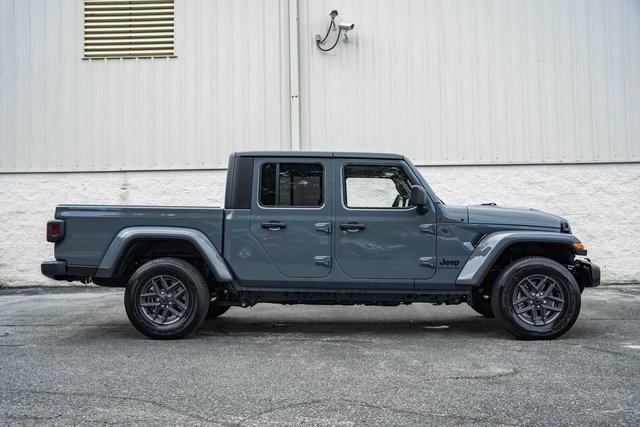 new 2025 Jeep Gladiator car, priced at $41,995