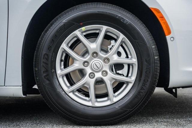 new 2026 Chrysler Pacifica car, priced at $40,000